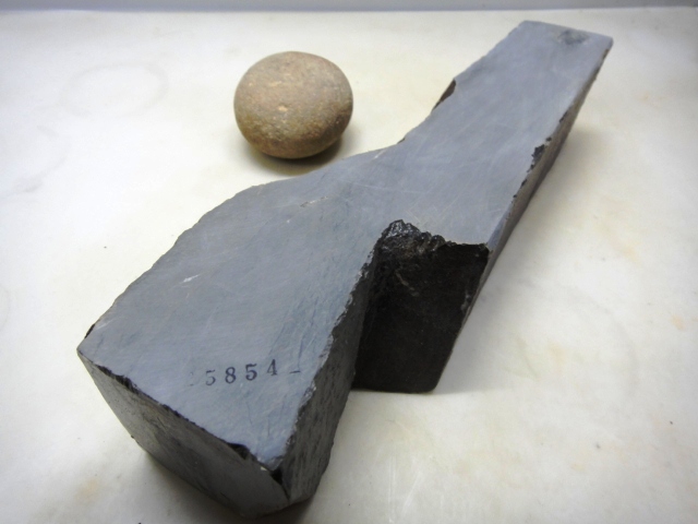 天然砥石 固い黒い青砥鉄砲型 5854